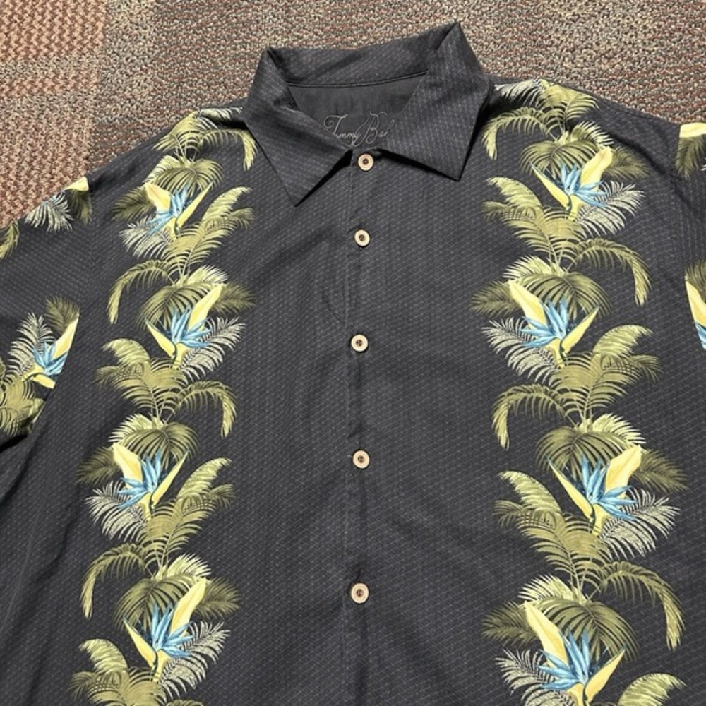 Tommy Bahama 100% Silk Shirt Black Floral Palm Mens XL Short Sleeve Button Beach